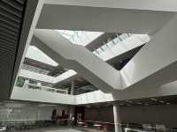 Halifax에서 가장 현대적이고 특이한 Halifax Central Library