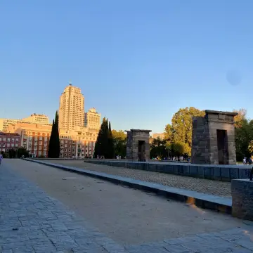 A Serene Historical Escape 🌿