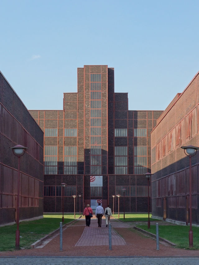 Zeche Zollverein: Industrial Heritage and Modern Design 