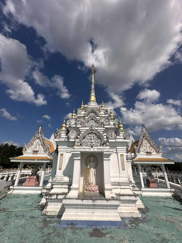 White boat temple - hidden gem in Surat Thani