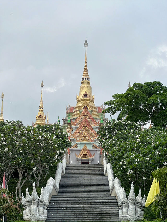 Stunning temple in Phrachuap Khiri Khan
