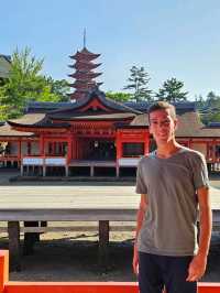 Itsukushima Shrine – The Floating Torii Gate of Japan ⛩️🌊