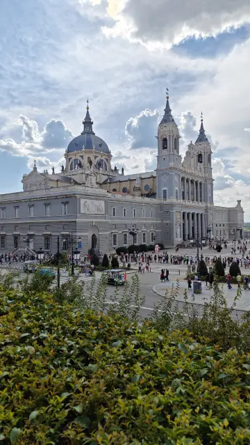 📍Catedral de la Almudena – Madrid’s Modern Yet Majestic Cathedral