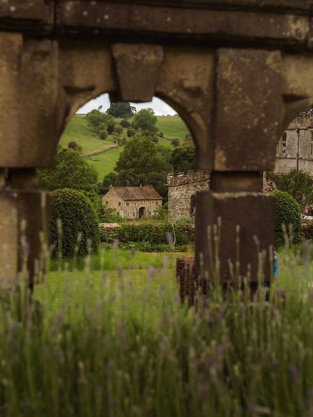 🏰 Haddon Hall – A Timeless Medieval Treasure in the Peak District