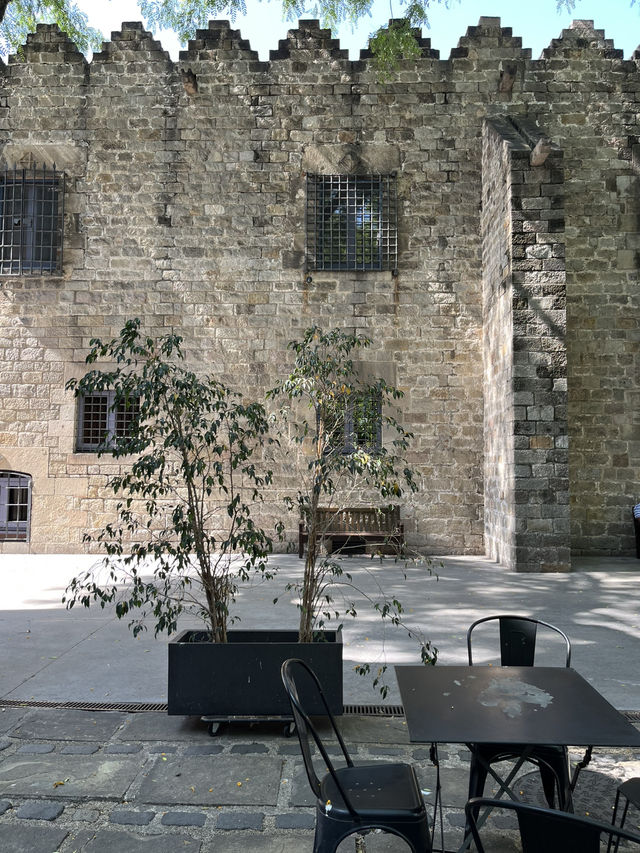 Barcelona｜ Nice coffee shop in the museum 