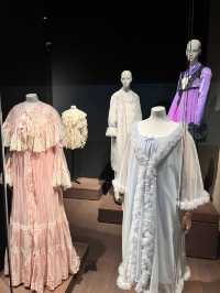👗ファッションの歴史と今を体感|MoMu Fashion Museum Antwerp(モード美術館)