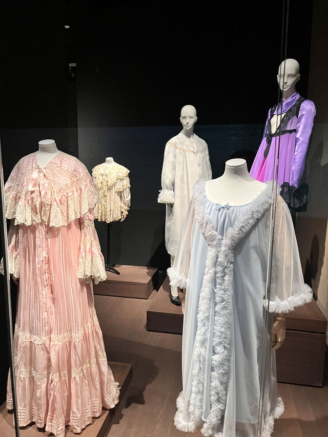 👗ファッションの歴史と今を体感|MoMu Fashion Museum Antwerp(モード美術館) 👗ファッションの歴史と今を体感|MoMu Fashion Museum Antwerp(モード美術館)
