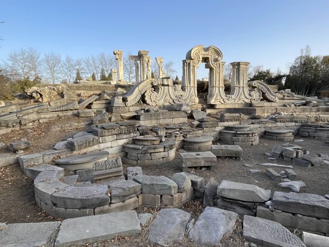 破壊し尽くされた歴史的建造物と噴水、圓明園