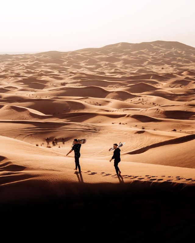No Ski Slopes? No Problem: Sandboarding in the Desert with @eagletoursdubai 🤪