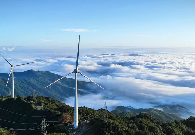 這兒雲蓋山頂，環境自然，風車震撼！！