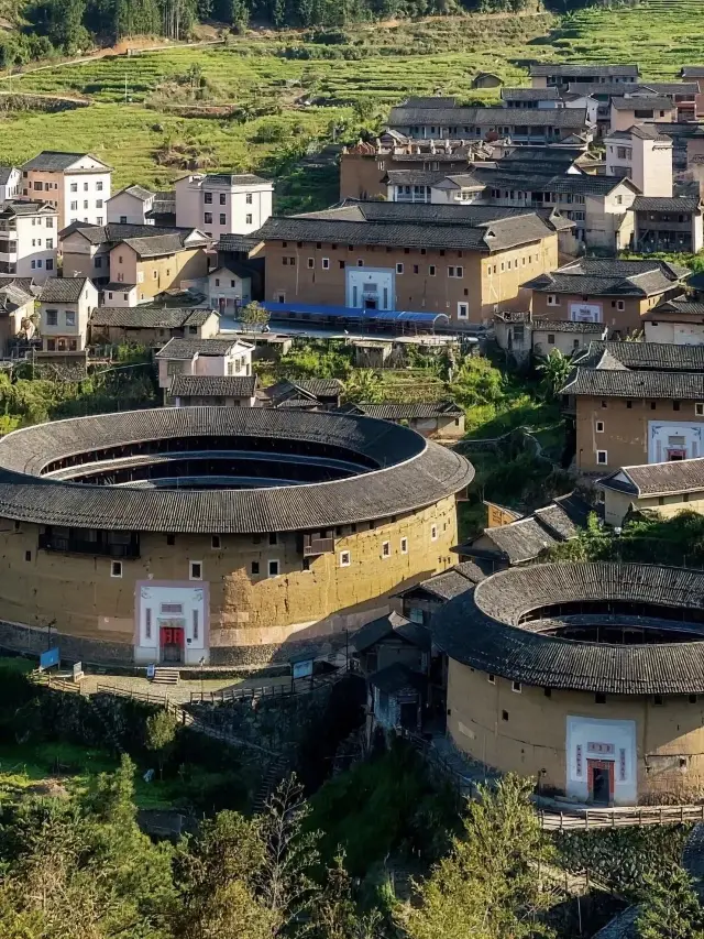 Harmony in Clay: Exploring Fujian Tulou 🏯