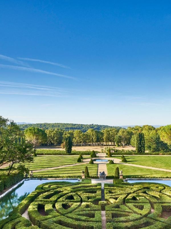 🏰✨ Aix-en-Provence's Charming Chateau Stay 🍷🌟