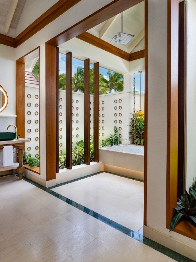 🌴🛎️ Maldives Magic: Top Hotel Picks at Lobigili! 🏖️✨