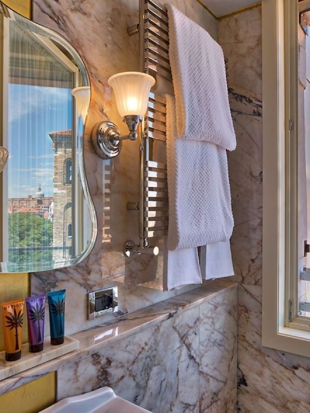 🌟 Venice Views & Luxe Stays 🛎️✨ 🌟 Venice Views & Luxe Stays 🛎️✨