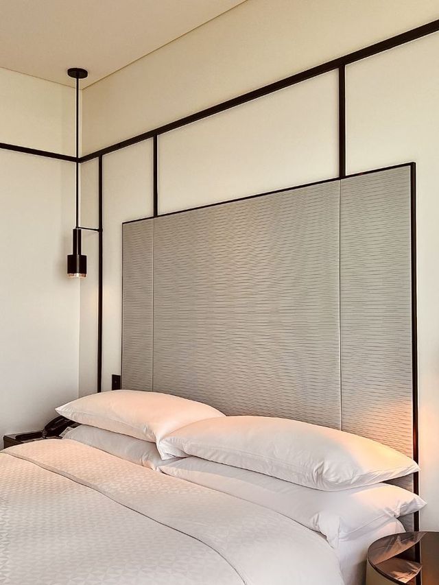 🌟 Hong Kong Hideaway: Stylish Stays at Four Points 🏨✨