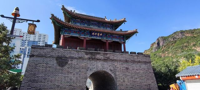 大境門~行走長城。 大境門~行走長城。