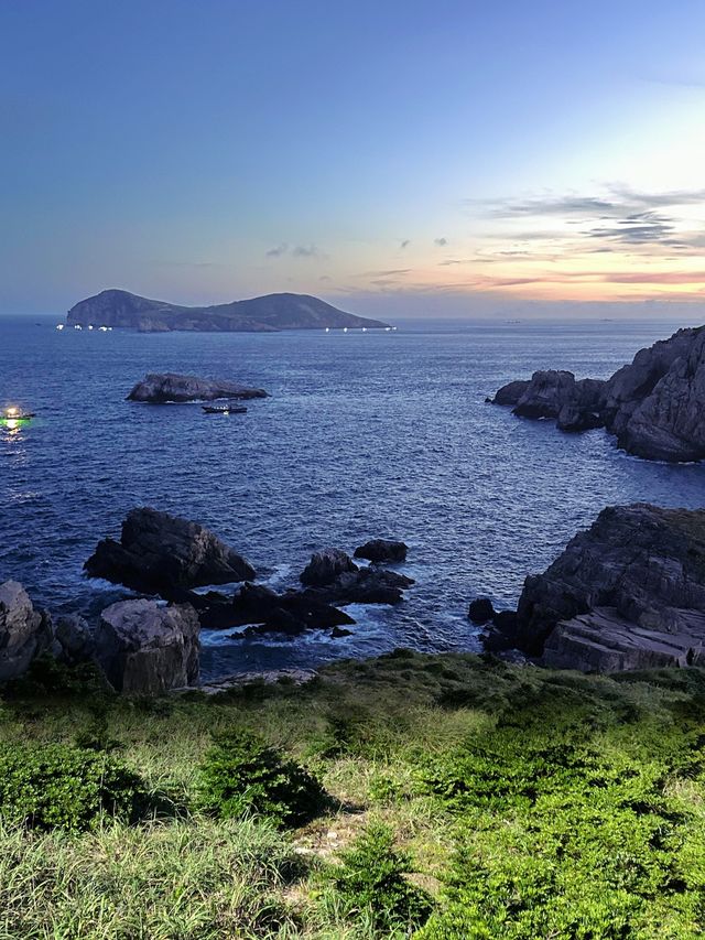 落日沉醉於橙色的海。