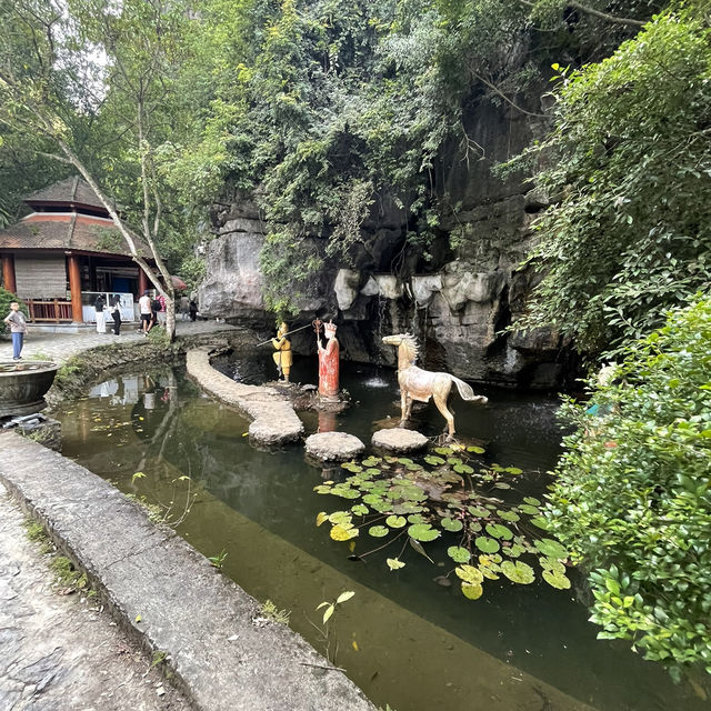 【ベトナム/ニンビン/ムア洞窟】500段の階段を登ると絶景が広がってます！
