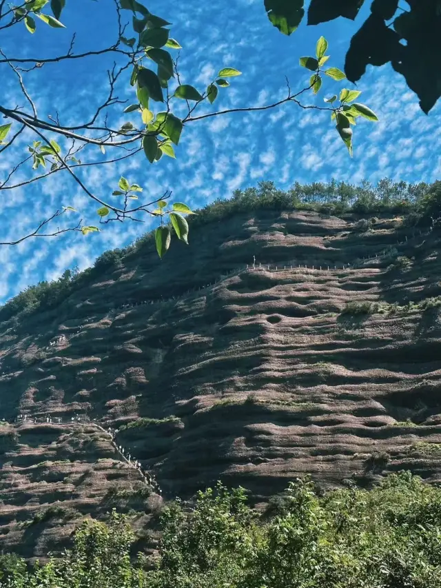 Challenge Jianmenguan's Monkey Path for a heart-pounding adventure!