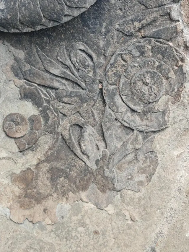 Yixian County Wanfo Cave