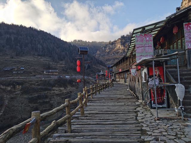 懸崖上的古村落——寧武懸空村。