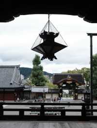 京都｜東本願寺的黑金之美。
