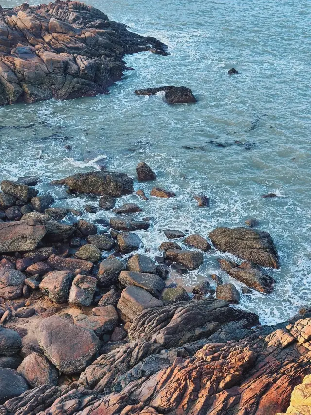 You don't have to go to Sanya to see the sea! Lianjiang Pingliuwei Geological Park. 