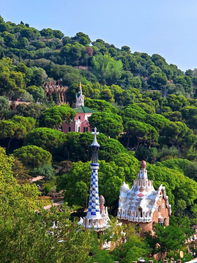 西班牙 Guell 桂爾公園的地勢與建築融合