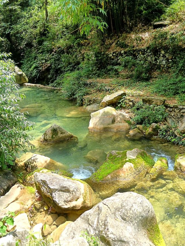 雲南泥珠河大峽谷，等風來不及追風去