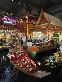 Explore the Must-Try Eats at Icon Siam's Floating Market!