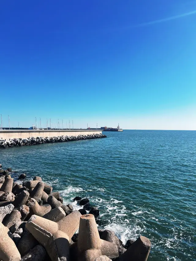 2-Day Qinhuangdao Tour: Enjoy the Hot Springs and Explore the City