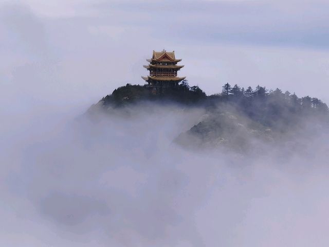 峨眉山｜雲海之上的靈性淨土