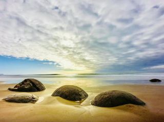 Traveling during the Dragon Boat Festival to New Zealand's Moeraki Boulders!