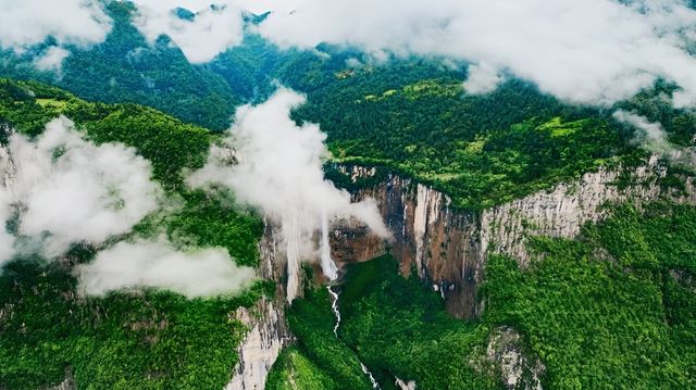 住進風景裏，醒在雲海間