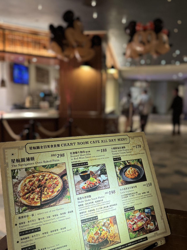 趁著香港迪士尼20周年入住探索家酒店，簡直是大人也能瘋狂的童話冒險！🏜️✨ 