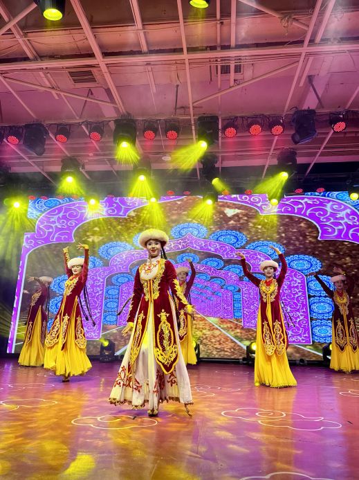 Enjoy Xinjiang's fireworks at the Grand Bazaar's dance dinner