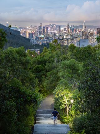 20 minutes to the top to watch the sunset and night view here is as good as Xiaonanshan