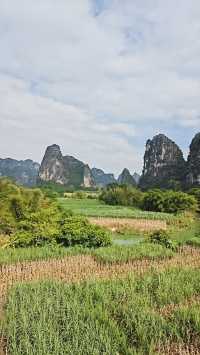 心曠神怡，是治癒一切的良藥  住進一片遼闊裡，煩惱自然就消失了  為什麼站在畫山雲野的窗前，人會不自