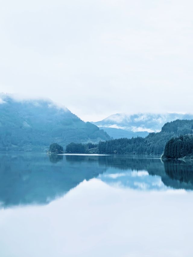 秋日泛舟雅女湖