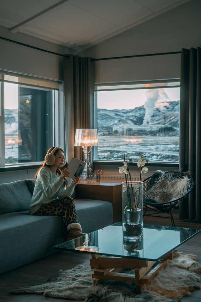 冰島黃金圈自駕，在熔岩荒野泡溫泉看極光