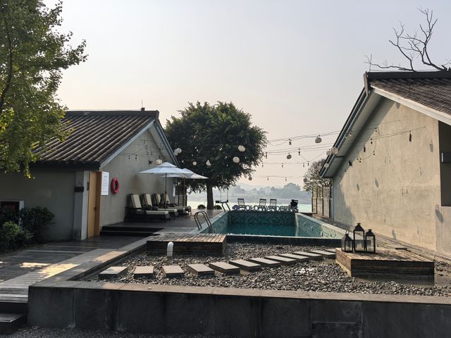 樂山旅遊必住！江景民宿直面樂山大佛