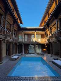 在麗江！！住進花園裡……真的好美！！！