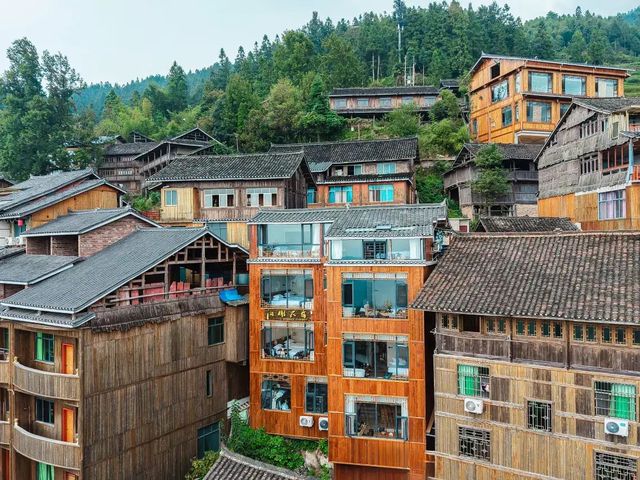 堂安侗寨這家觀景民宿直接把「住進風景裡」