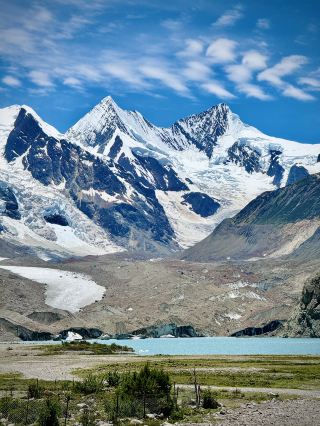 Bianba Snow Mountain and Lake: A Stunning Hidden Gem