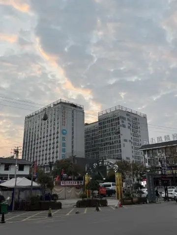 장가계 천문산 케이블카: 구름 속을 가로지르는 무지개 다리