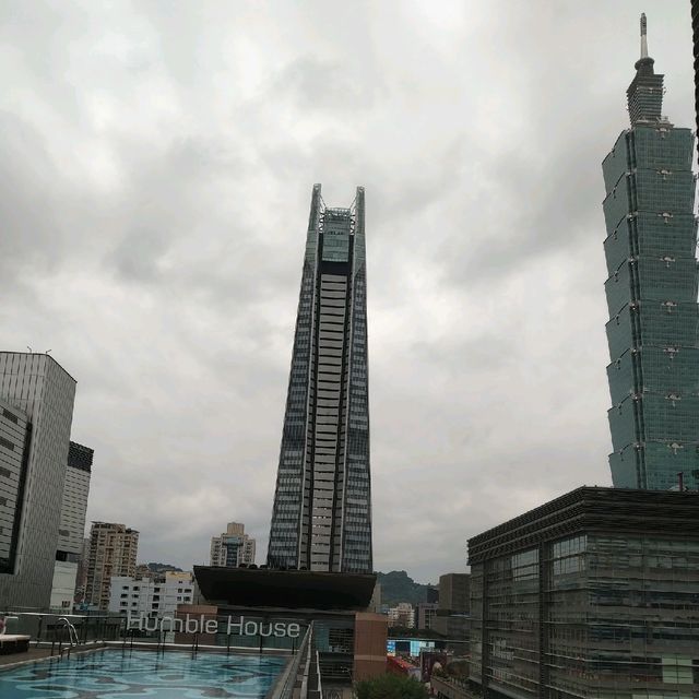 寒舍艾麗酒店絕美高空泳池