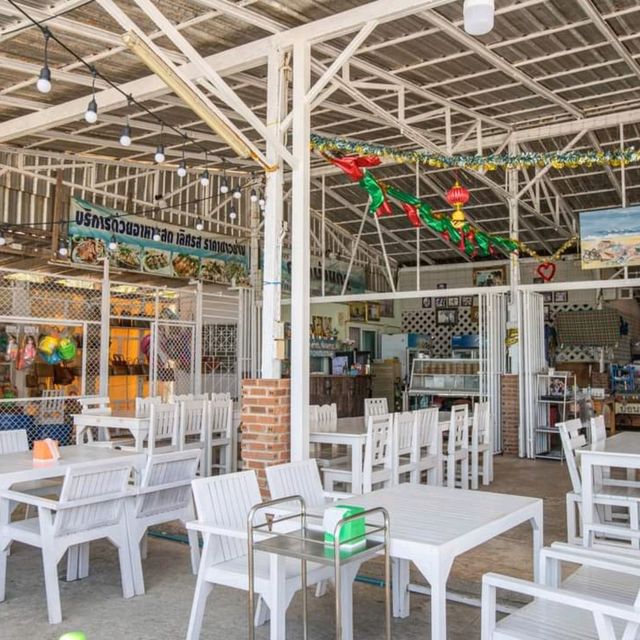 ครัวบ้านครู ร้านเด็ดหัวหิน บรรยากาศดีอยู่ริมทะเล