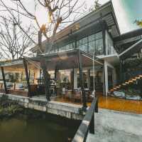 ที่พักอัมพวา ริมคลอง บรรยากาศดี 
