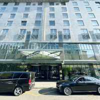 A very convenient old town hotel