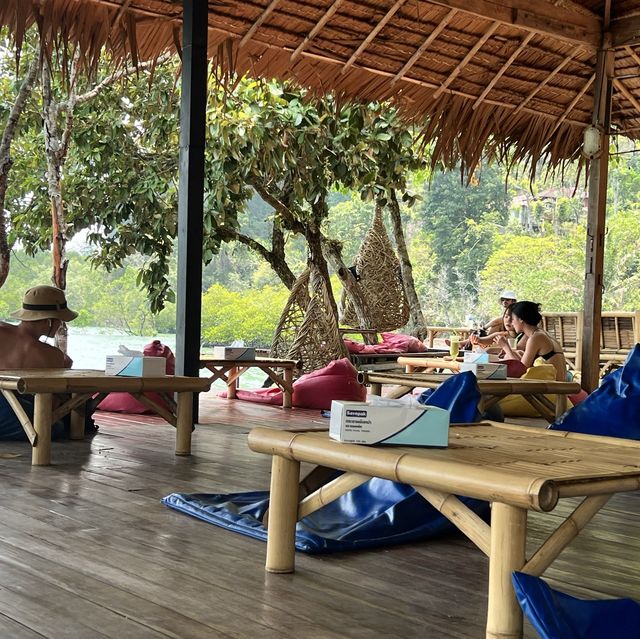 Tew Lay Bar หาดไร่เลย์ 